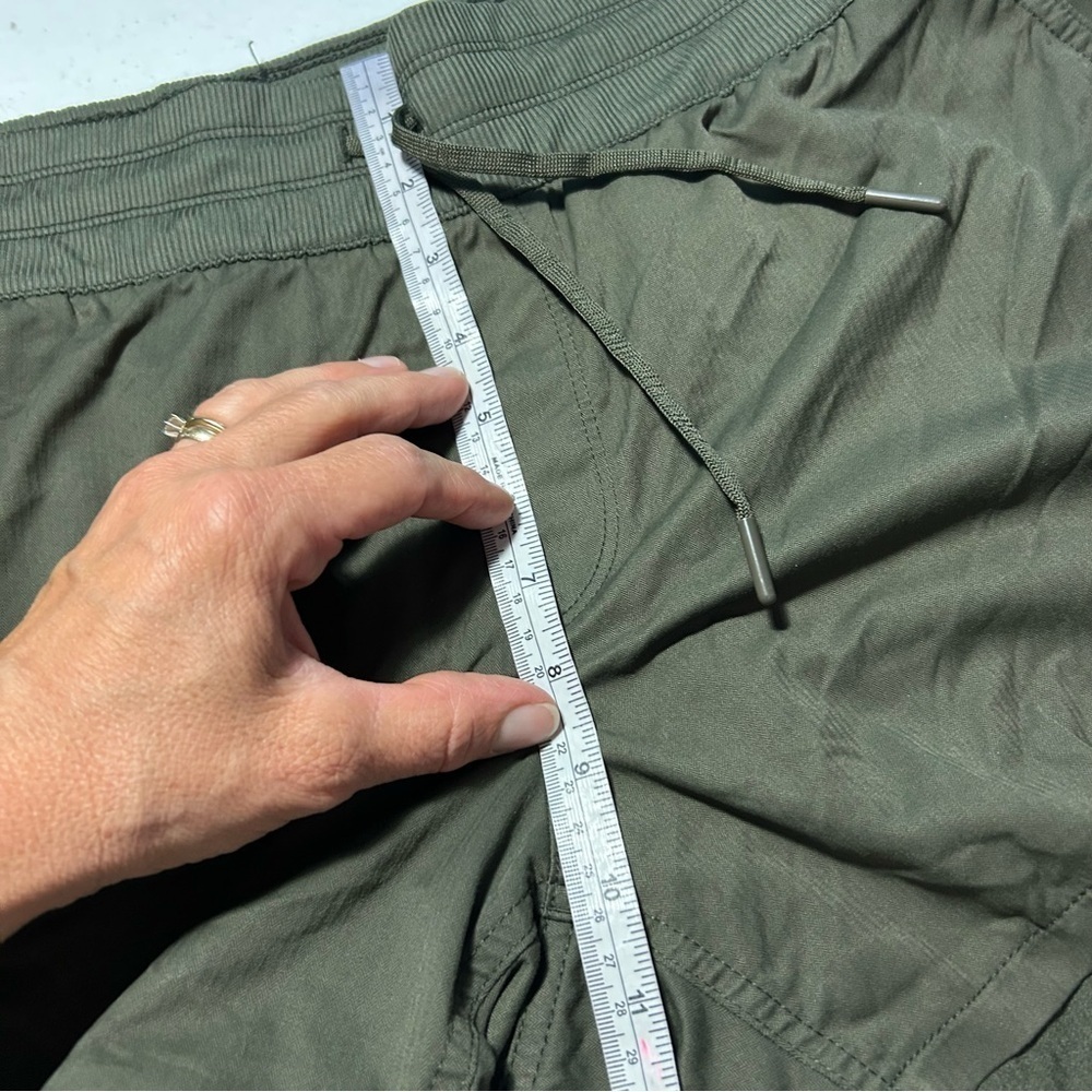 The North Face Women's Dark Green Athletic Shorts large - Picture 7 of 10